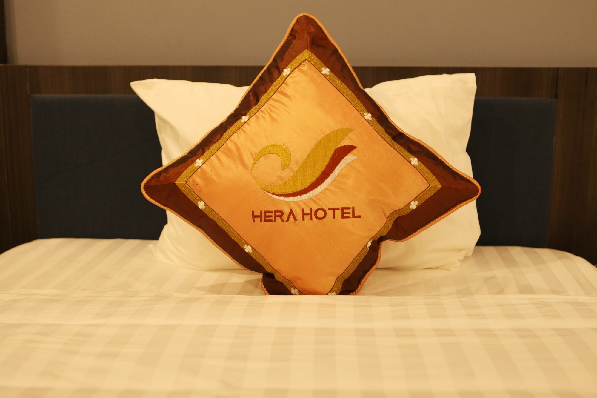 Hera Ha Long Hotel Екстериор снимка